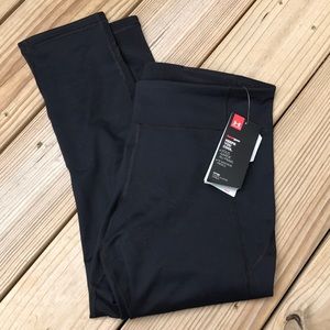 NWT Under Armour black fitted crop legging M